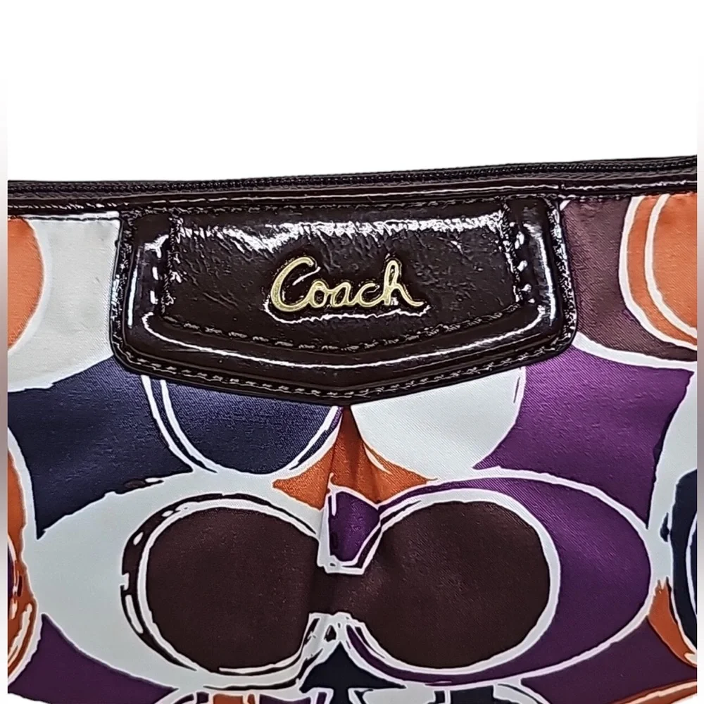 COACH POPPY SIGNATURE WRISTLET - Picture 3 of 9